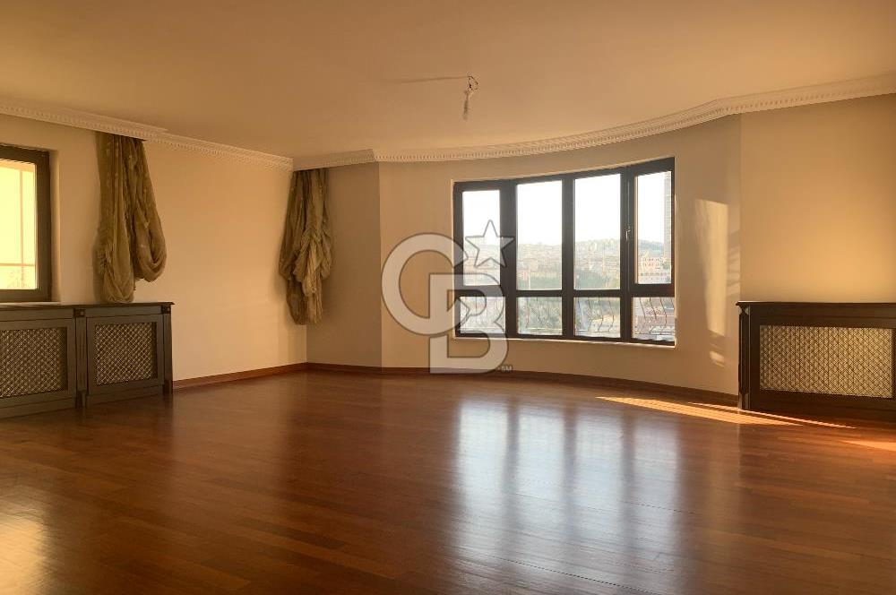 SUBAYEVLERİ KUŞADASI SOKAKTA VADİ MANZARALI ASANSÖRLÜ DAİRE