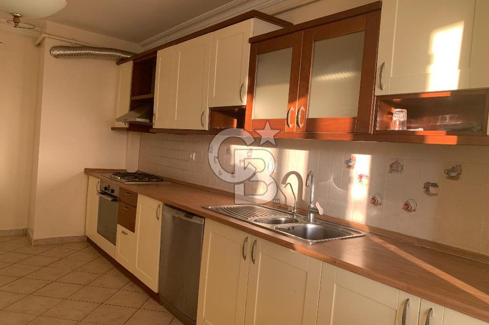 SUBAYEVLERİ KUŞADASI SOKAKTA VADİ MANZARALI ASANSÖRLÜ DAİRE