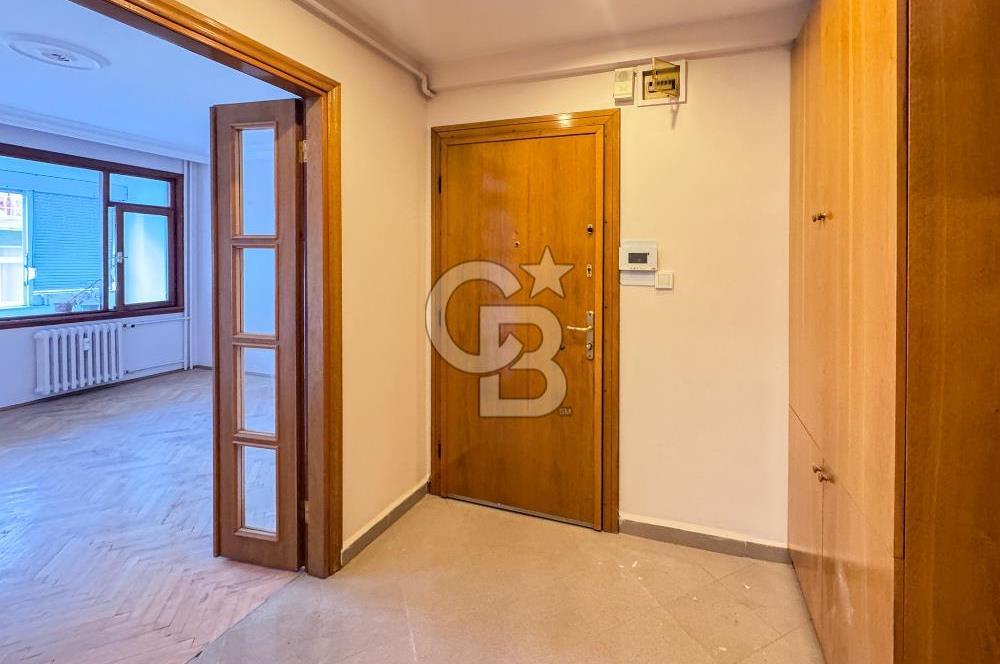 Moda'da Kısmi Deniz Manzaralı Asansörlü, Otoparklı 3+1 Kiralık