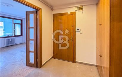 Moda'da Kısmi Deniz Manzaralı Asansörlü, Otoparklı 3+1 Kiralık