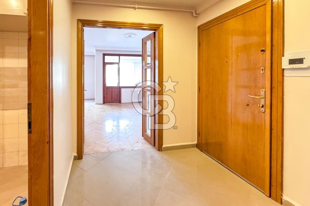 Moda'da Kısmi Deniz Manzaralı Asansörlü, Otoparklı 3+1 Kiralık