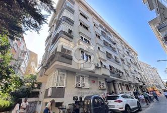 Moda'da Kısmi Deniz Manzaralı Asansörlü, Otoparklı 3+1 Kiralık