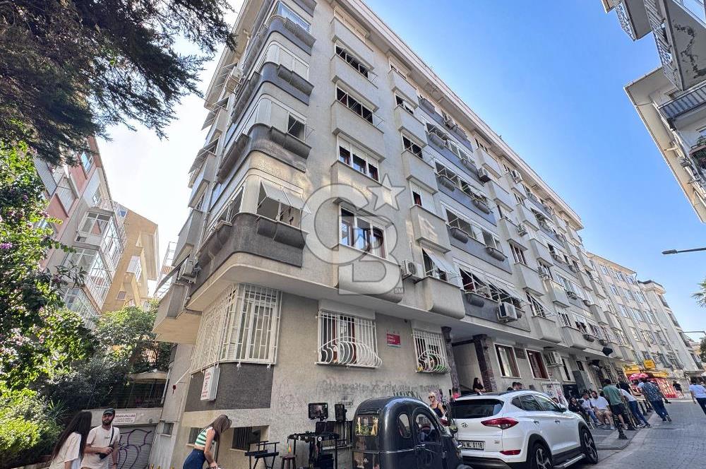 Moda'da Kısmi Deniz Manzaralı Asansörlü, Otoparklı 3+1 Kiralık