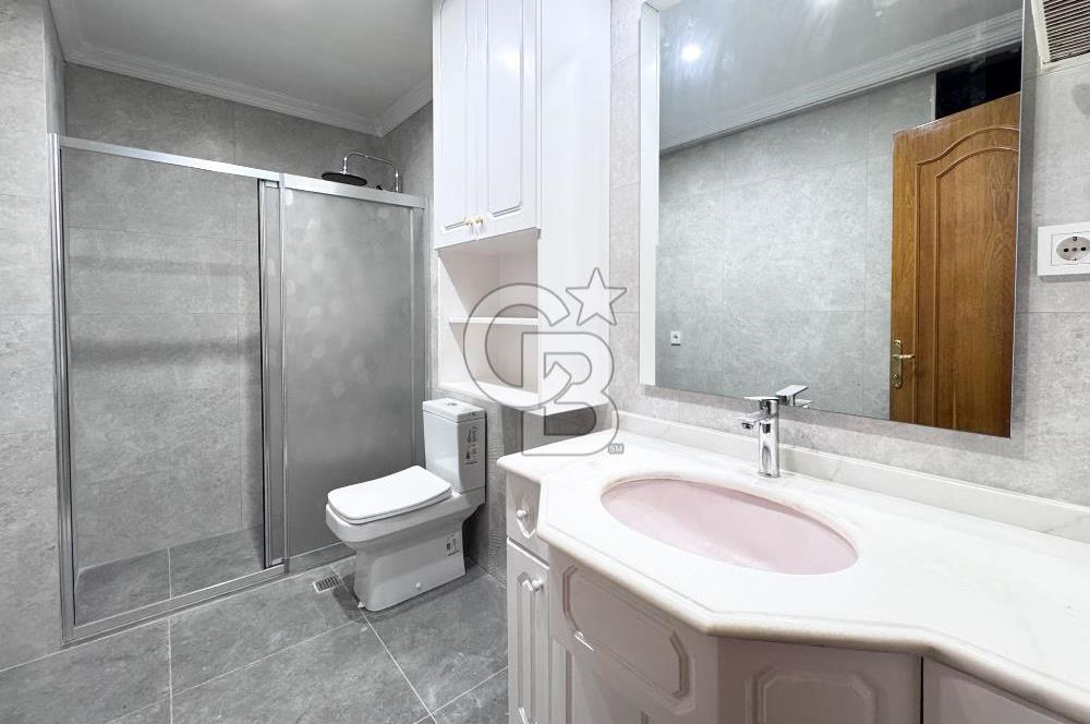 Moda'da Kısmi Deniz Manzaralı Asansörlü, Otoparklı 3+1 Kiralık