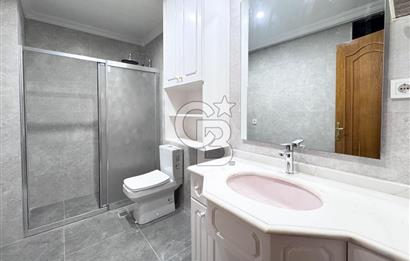 Moda'da Kısmi Deniz Manzaralı Asansörlü, Otoparklı 3+1 Kiralık
