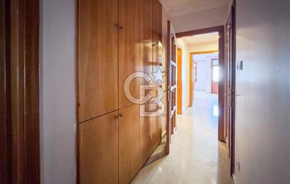 Moda'da Kısmi Deniz Manzaralı Asansörlü, Otoparklı 3+1 Kiralık