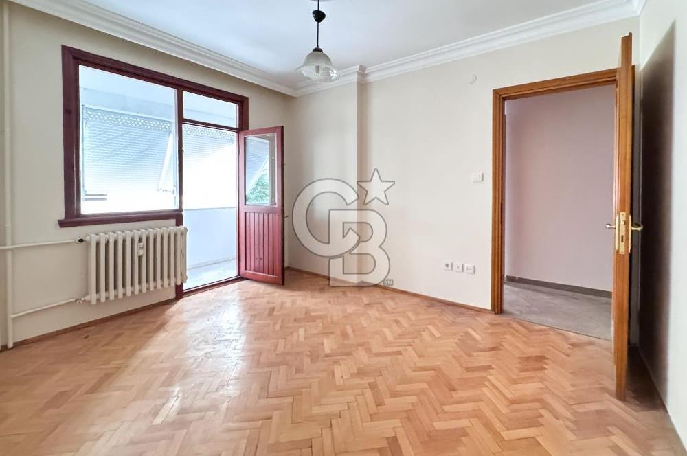 Moda'da Kısmi Deniz Manzaralı Asansörlü, Otoparklı 3+1 Kiralık