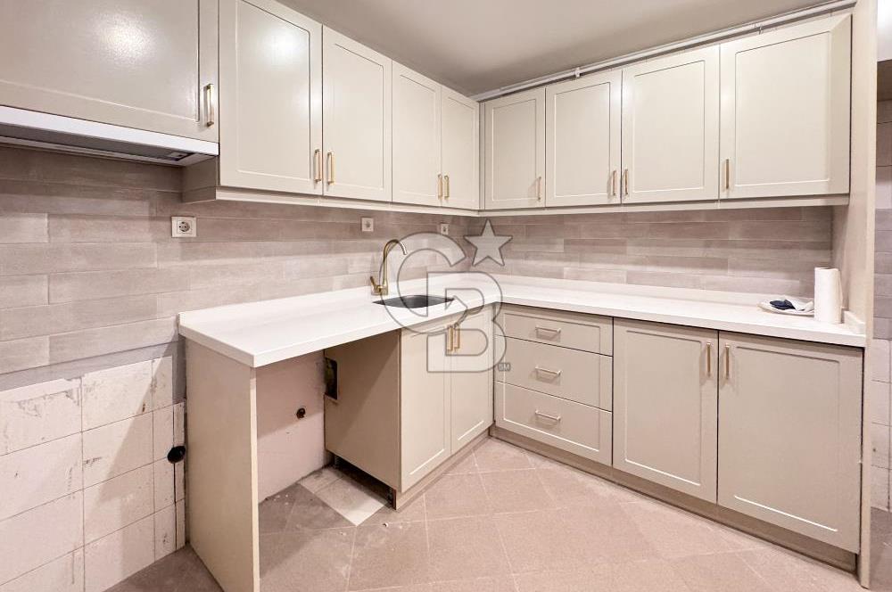 Moda'da Kısmi Deniz Manzaralı Asansörlü, Otoparklı 3+1 Kiralık