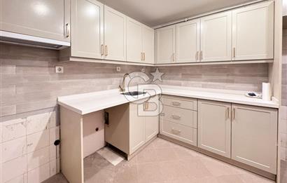 Moda'da Kısmi Deniz Manzaralı Asansörlü, Otoparklı 3+1 Kiralık
