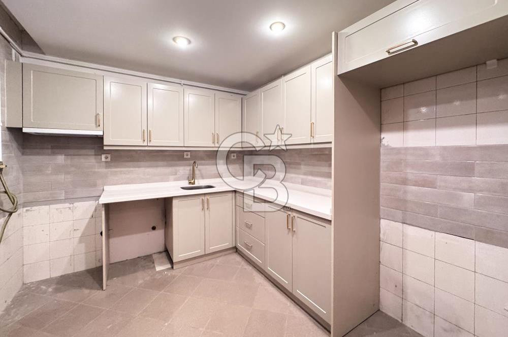 Moda'da Kısmi Deniz Manzaralı Asansörlü, Otoparklı 3+1 Kiralık