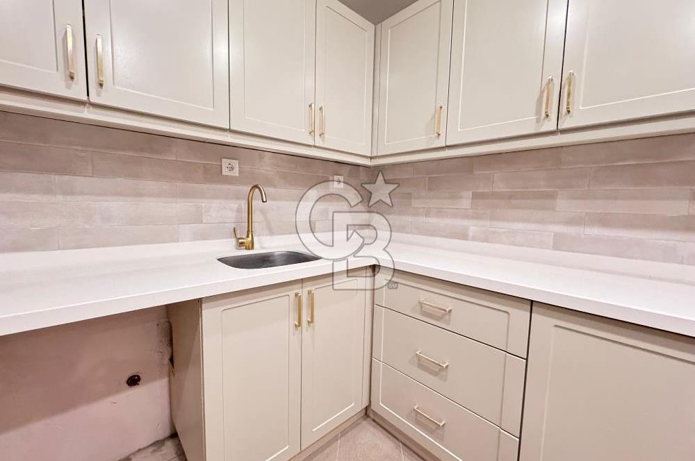 Moda'da Kısmi Deniz Manzaralı Asansörlü, Otoparklı 3+1 Kiralık