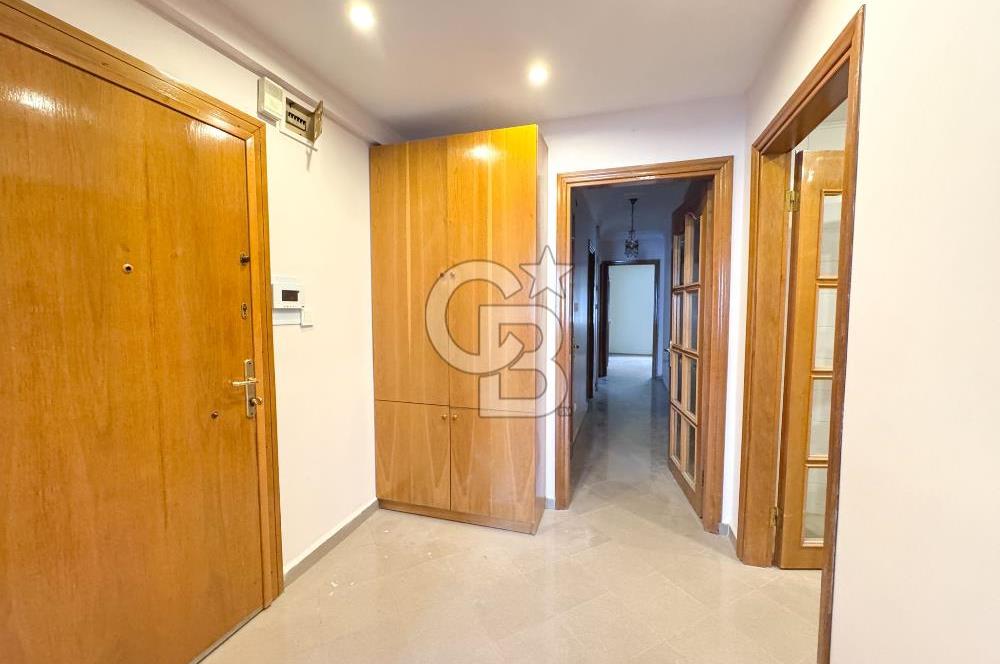 Moda'da Kısmi Deniz Manzaralı Asansörlü, Otoparklı 3+1 Kiralık