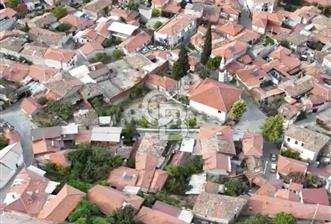 İlçe merkezinde Tapuda ev kayıtlı (fiziken ev yok) 221 m2 bahçe