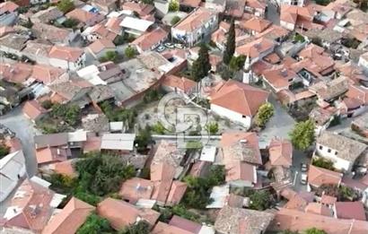 İlçe merkezinde Tapuda ev kayıtlı (fiziken ev yok) 221 m2 bahçe