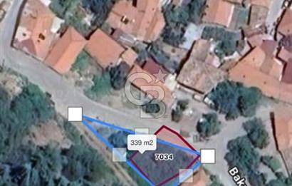 İlçe merkezinde Tapuda ev kayıtlı (fiziken ev yok) 221 m2 bahçe