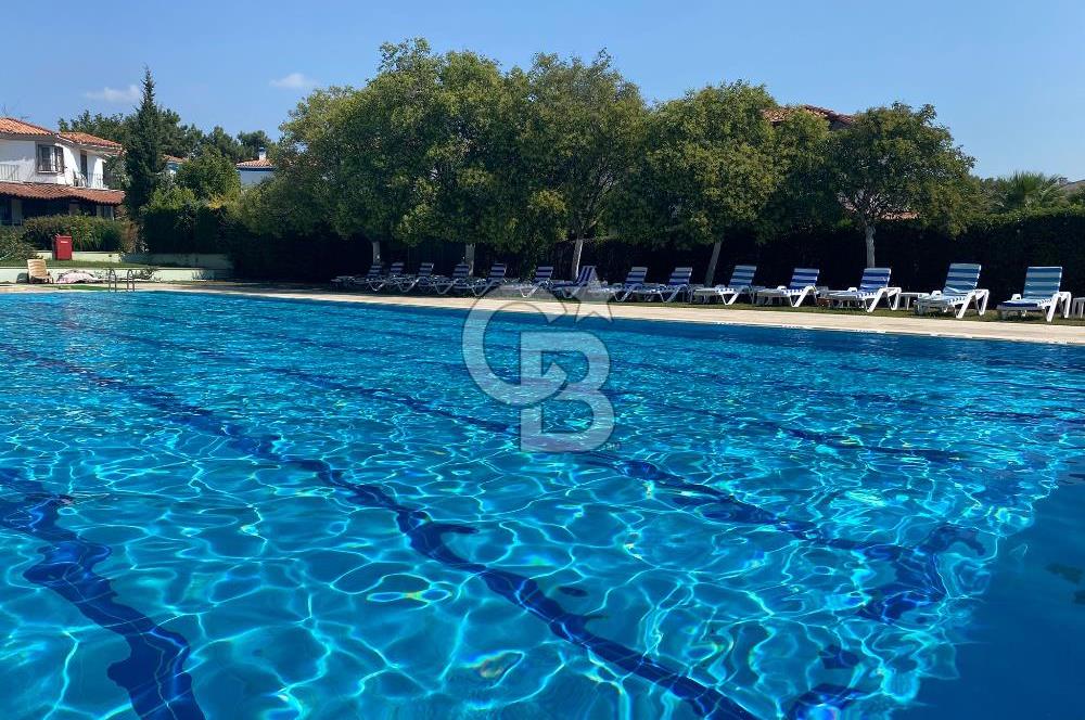 Urla Kuşçular'da Yeşiloba Sitesinde Kiralık 3+1  içi yenilenmiş beyaz eşya dahil, şömineli  müstakil villa 