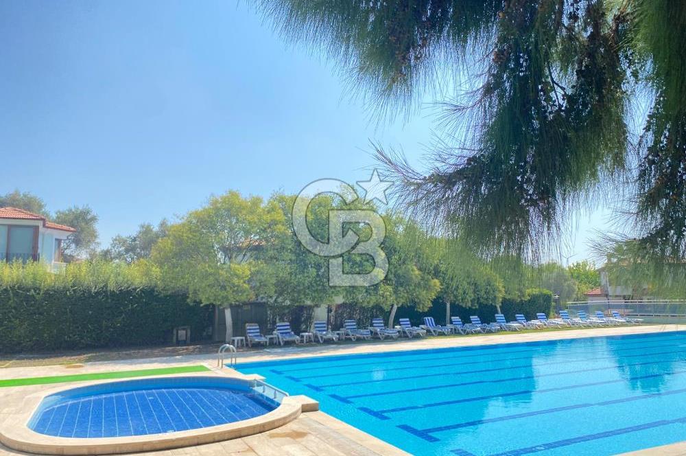 Urla Kuşçular'da Yeşiloba Sitesinde Kiralık 3+1  içi yenilenmiş beyaz eşya dahil, şömineli  müstakil villa 