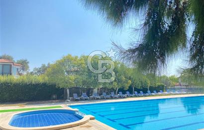 Urla Kuşçular'da Yeşiloba Sitesinde Kiralık 3+1  içi yenilenmiş beyaz eşya dahil, şömineli  müstakil villa 