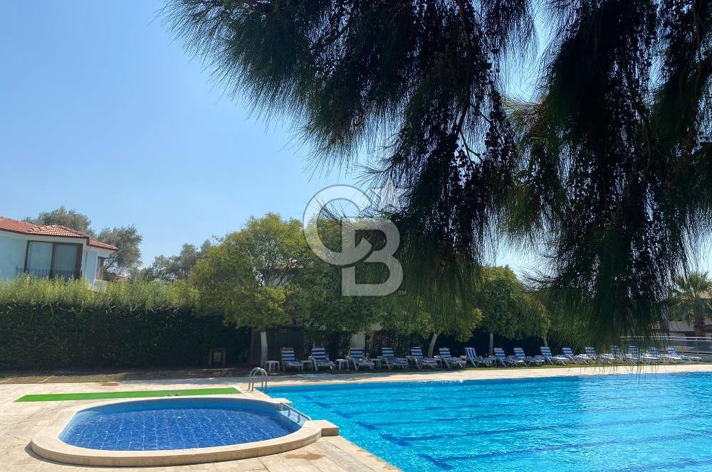 Urla Kuşçular'da Yeşiloba Sitesinde Kiralık 3+1  içi yenilenmiş beyaz eşya dahil, şömineli  müstakil villa 