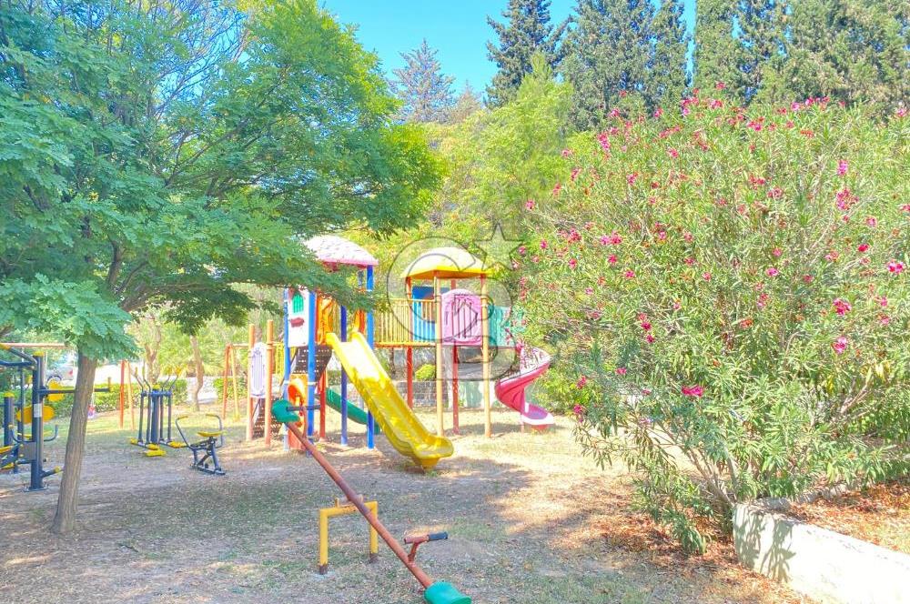 Urla Kuşçular'da Yeşiloba Sitesinde Kiralık 3+1  içi yenilenmiş beyaz eşya dahil, şömineli  müstakil villa 