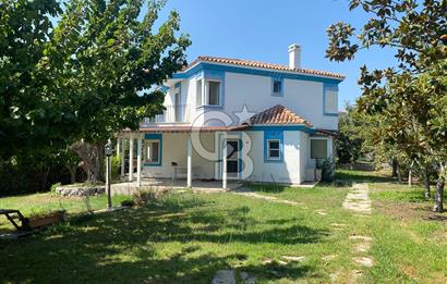 Urla Kuşçular'da Yeşiloba Sitesinde Kiralık 3+1  içi yenilenmiş beyaz eşya dahil, şömineli  müstakil villa 