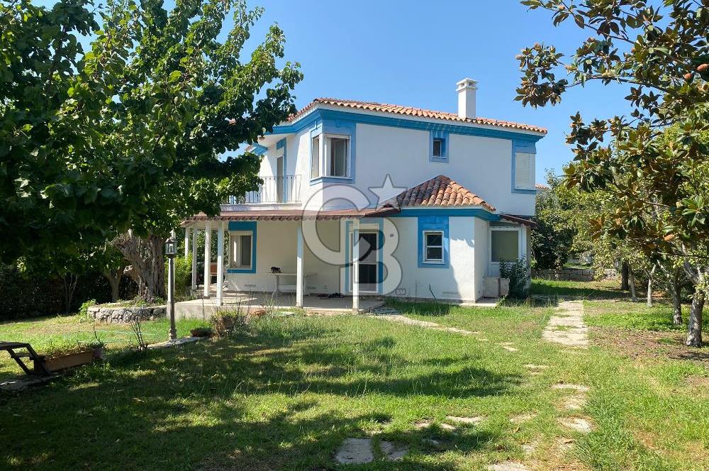 Urla Kuşçular'da Yeşiloba Sitesinde Kiralık 3+1  içi yenilenmiş beyaz eşya dahil, şömineli  müstakil villa 
