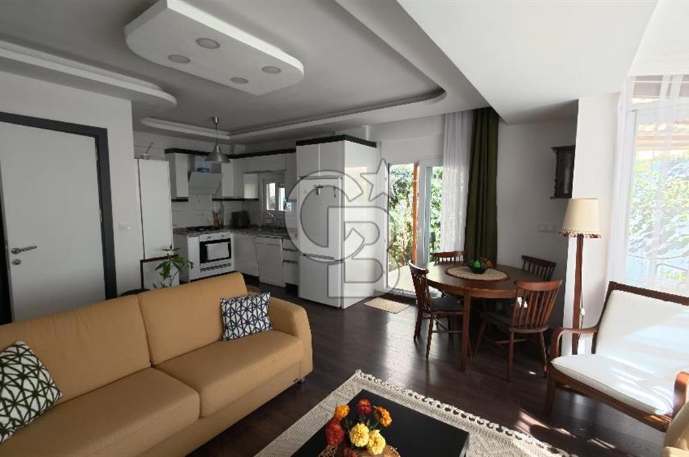 YENİ FOÇA'DA SATILIK YAZLIK VİLLA