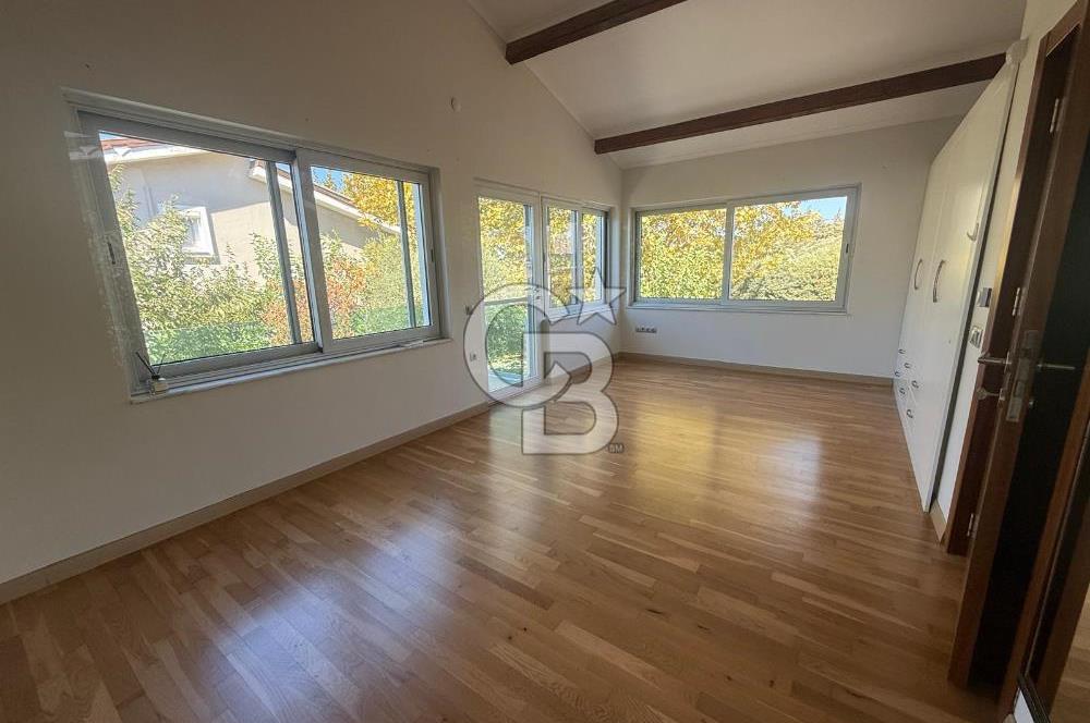 Urla İçmelerde Kiralık 6+1 Villa