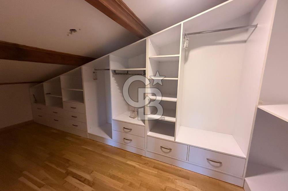 Urla İçmelerde Kiralık 6+1 Villa