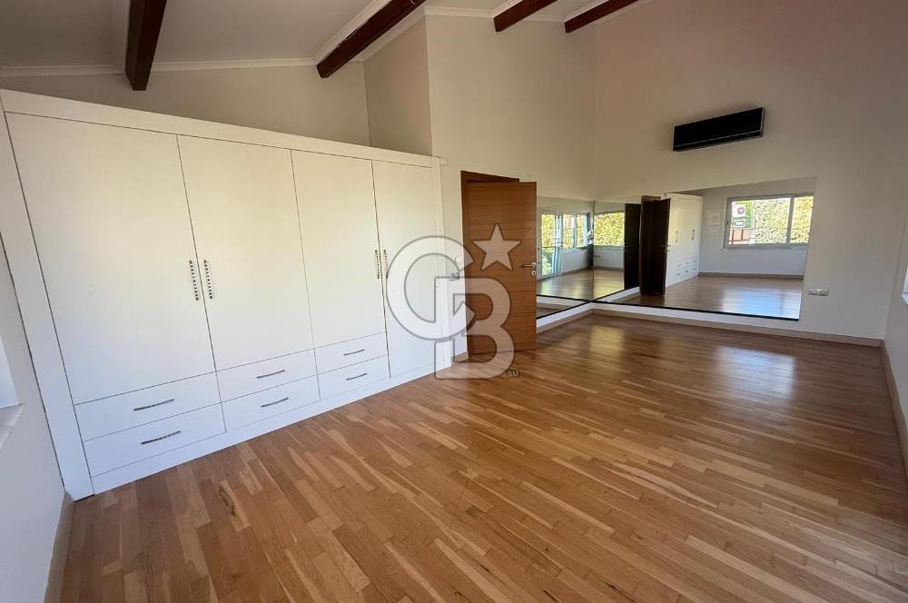 Urla İçmelerde Kiralık 6+1 Villa