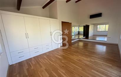 Urla İçmelerde Kiralık 6+1 Villa