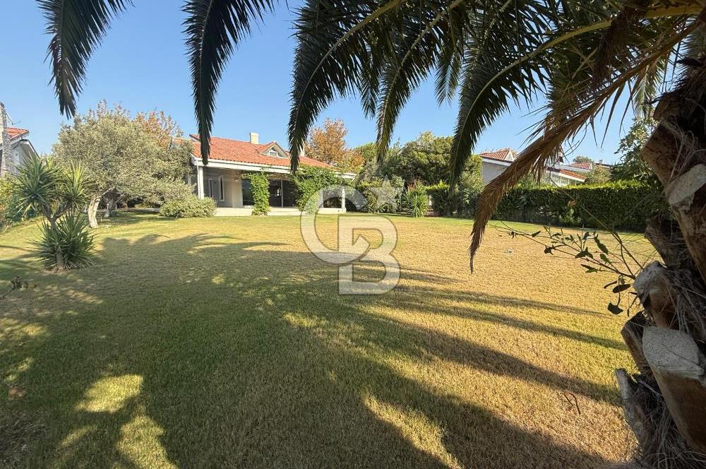 Urla İçmelerde Kiralık 6+1 Villa