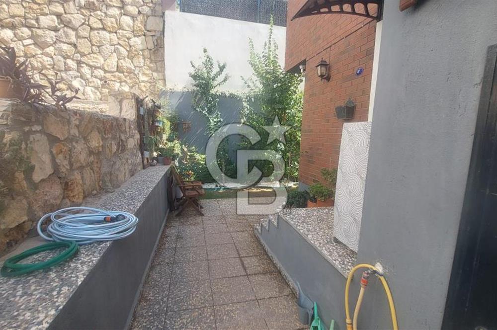 YENİ FOÇA'DA SATILIK YAZLIK VİLLA