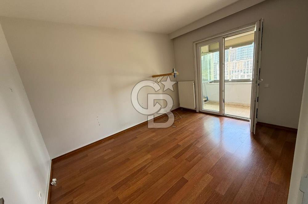 Ataşehir Kentplus 3352'de Havuz Mnz. Büyük Tip Kiralık 4+1 Daire
