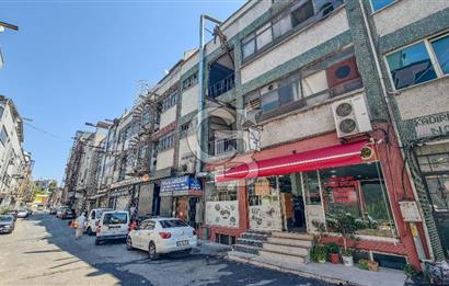 BAYRAMPAŞA TERAZİDERE'DE  YOLA  12 MT. CEPHE SATILIK 4 KATLI  TİCARİ BİNA 