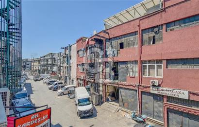 BAYRAMPAŞA TERAZİDERE'DE  YOLA  12 MT. CEPHE SATILIK 4 KATLI  TİCARİ BİNA 