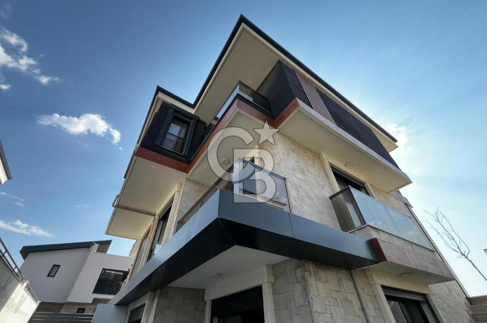 Seferihisar'da Satılık Sıfır 4+1, Geniş, Müstakil Havuzlu Villa