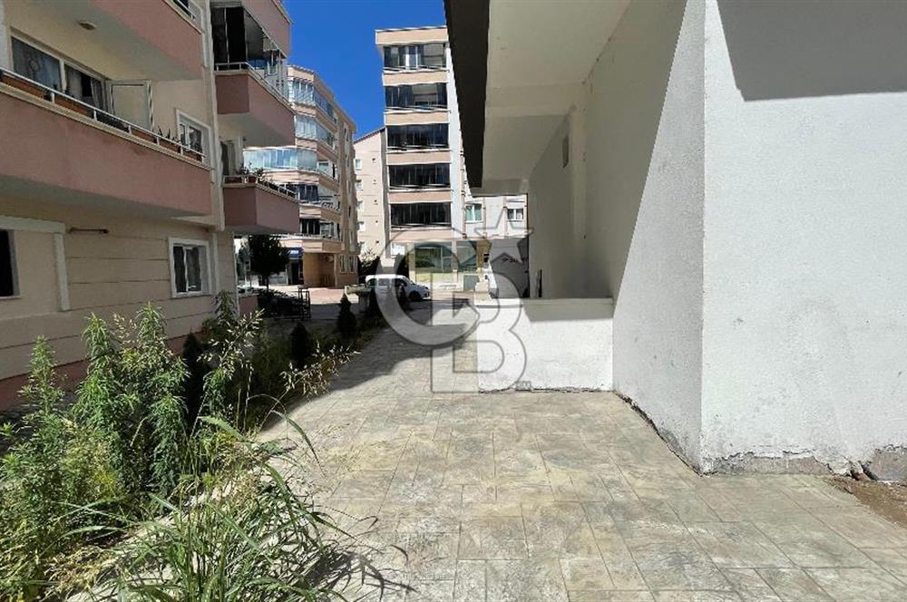ATAKENT MAHALLESİNDE TRAMVAYA 2 DK SATILIK GENİŞ 1+1 DAİRE