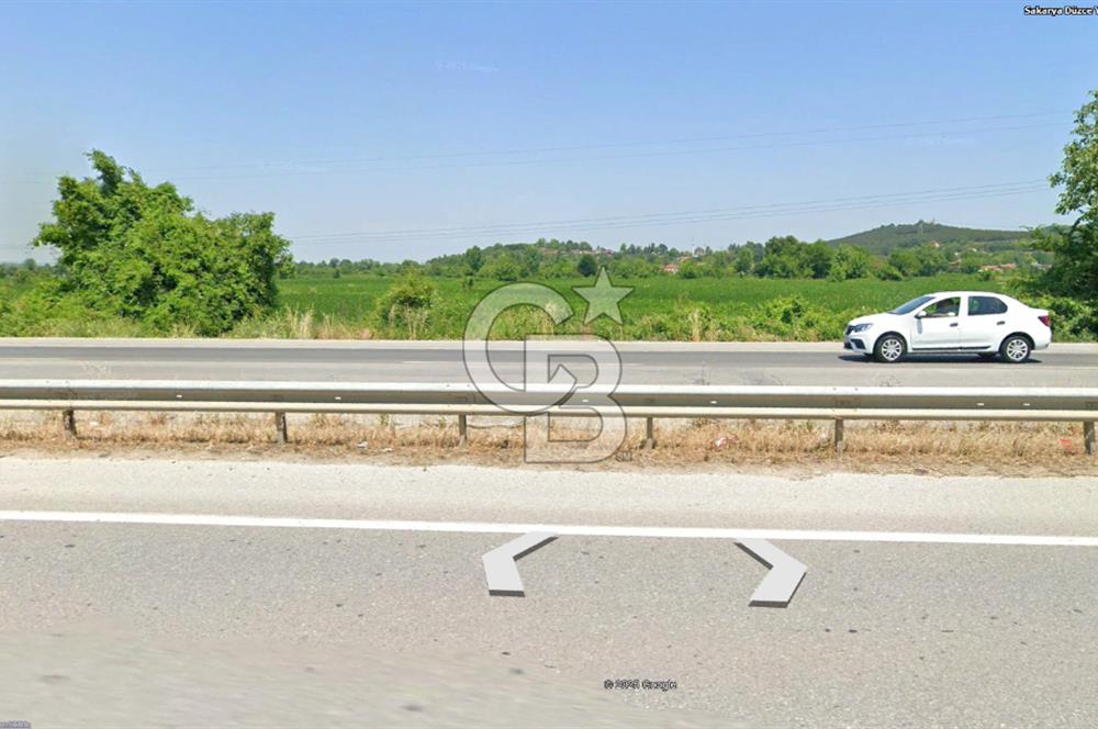 SAKARYA AKYAZI ORMANŞEVKİYE KÖYÜNDE SATILIK E-5 CEPHELİ  ARAZİ!