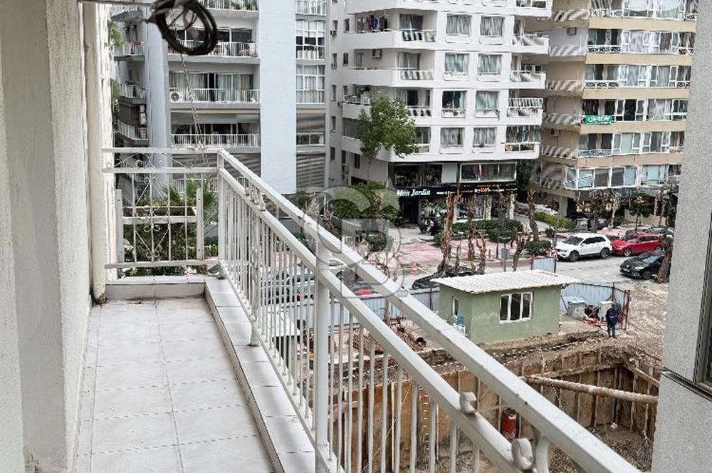 Alsancak Şair Eşref Bulvarı'nda Satılık Ferah 3+1 Daire