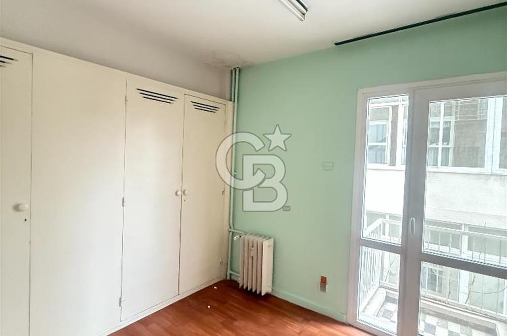 Alsancak Şair Eşref Bulvarı'nda Satılık Ferah 3+1 Daire