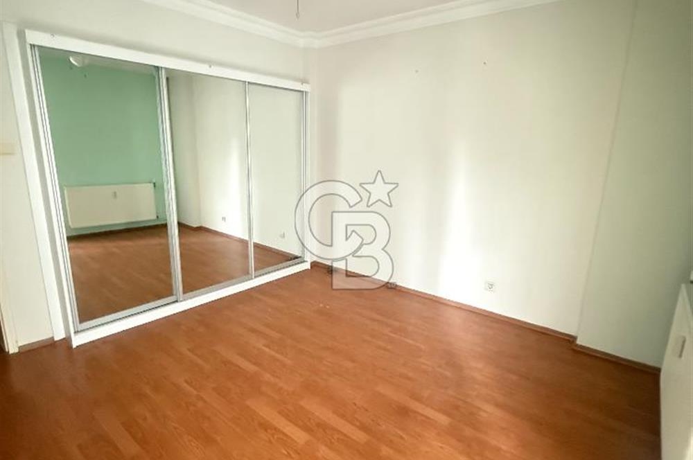 Alsancak Şair Eşref Bulvarı'nda Satılık Ferah 3+1 Daire