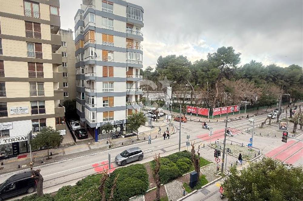 Alsancak Şair Eşref Bulvarı'nda Satılık Ferah 3+1 Daire