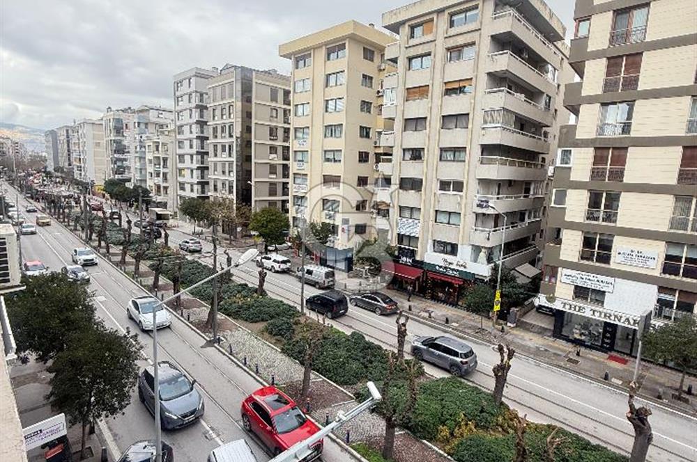 Alsancak Şair Eşref Bulvarı'nda Satılık Ferah 3+1 Daire