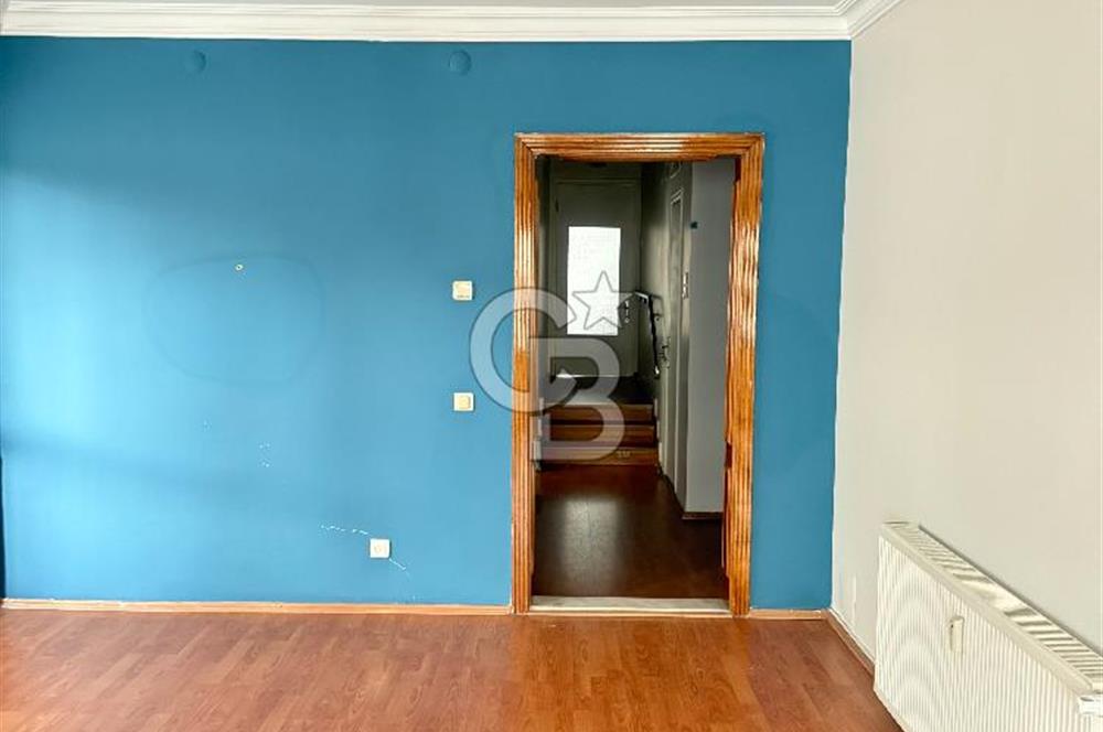 Alsancak Şair Eşref Bulvarı'nda Satılık Ferah 3+1 Daire