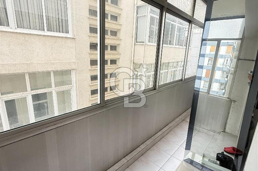 Alsancak Şair Eşref Bulvarı'nda Satılık Ferah 3+1 Daire