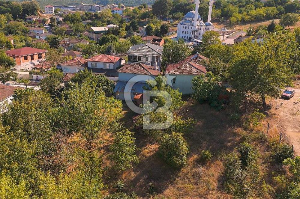 TERMAL AKKÖY KÖYİÇİ'NDE 1.649 m² ARAZİ İÇİNDE YAŞAMAYA HAZIR, BAKIMLI KÖY EVİ!