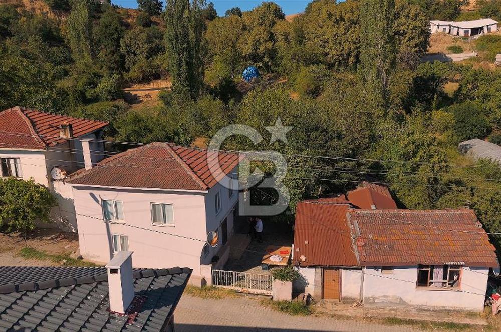TERMAL AKKÖY KÖYİÇİ'NDE 1.649 m² ARAZİ İÇİNDE YAŞAMAYA HAZIR, BAKIMLI KÖY EVİ!