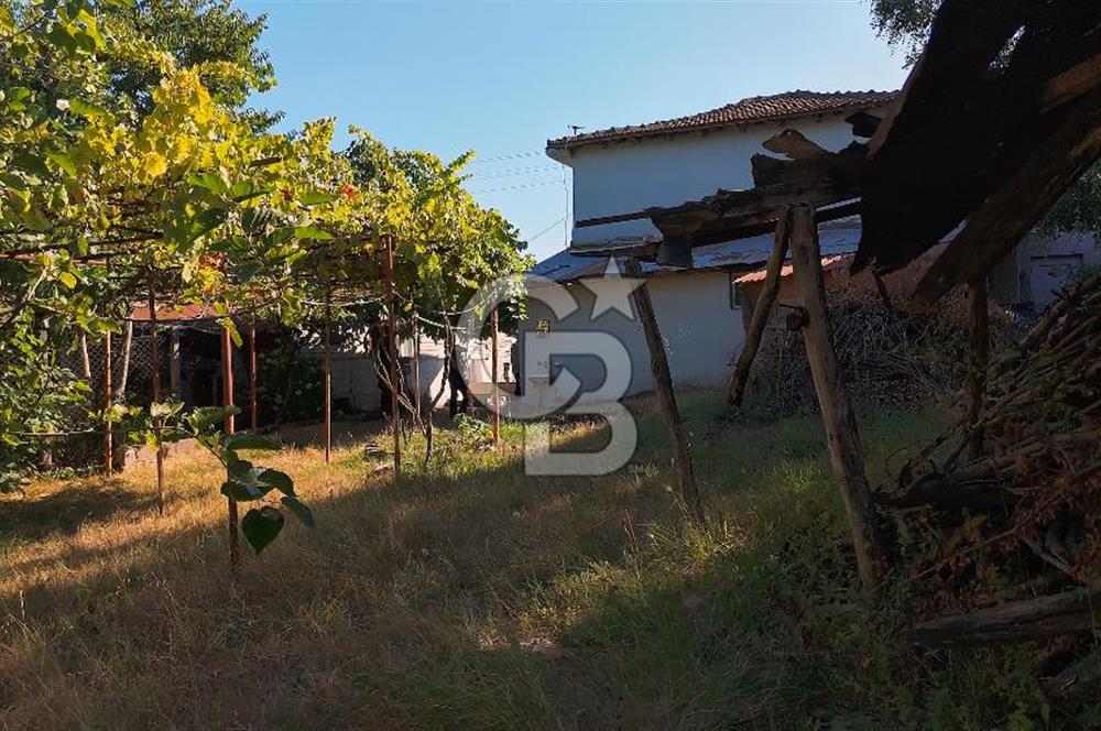 TERMAL AKKÖY KÖYİÇİ'NDE 1.649 m² ARAZİ İÇİNDE YAŞAMAYA HAZIR, BAKIMLI KÖY EVİ!