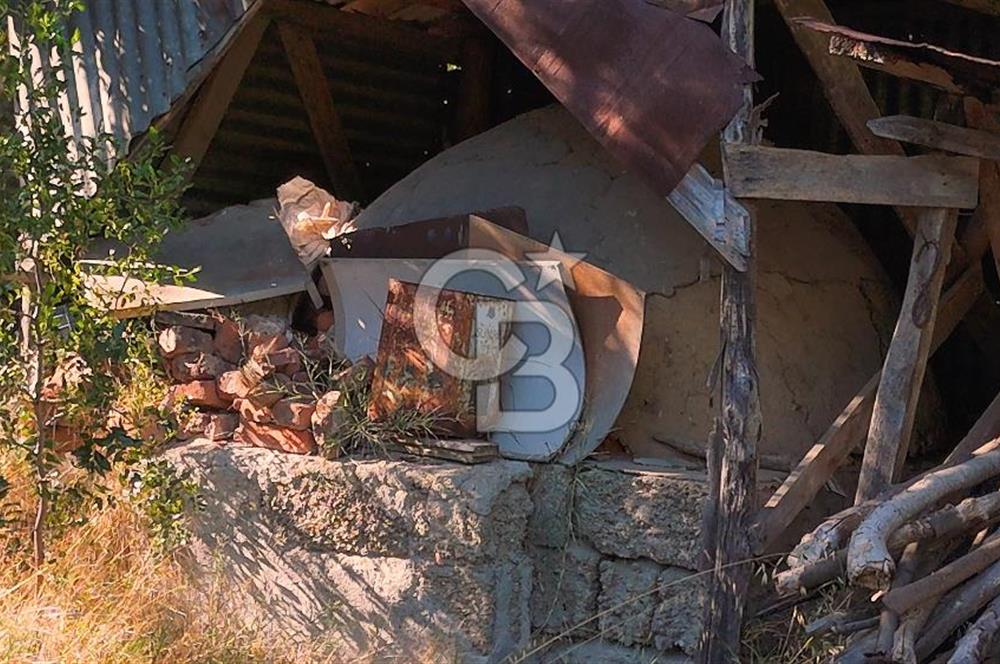 TERMAL AKKÖY KÖYİÇİ'NDE 1.649 m² ARAZİ İÇİNDE YAŞAMAYA HAZIR, BAKIMLI KÖY EVİ!